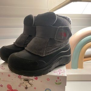 Toddler Northface snow boots